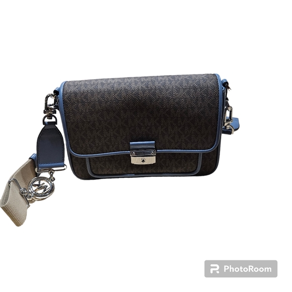 Michael Kors - Picture 1 of 3